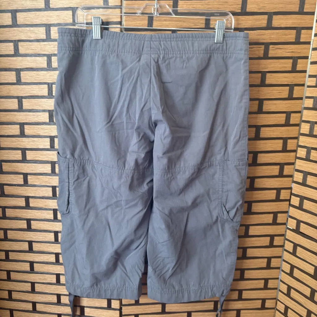 Nike Gray Cargo Crops Size Medium - Image 2