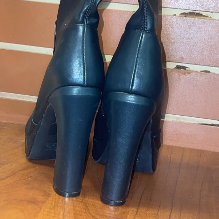 Bebe Black Heeled Boots Sleek Design - Image 7