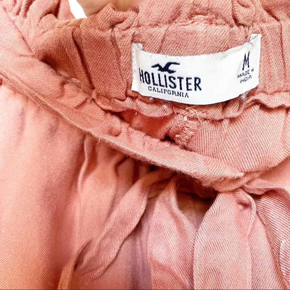 Hollister Ultra High Rise Paperbag Tie Waist Shorts Size Medium - Image 4