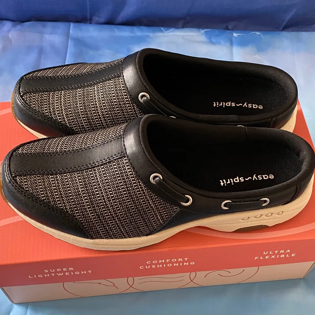 NWT Easy Spirit
Women's Travelport Nautical Mule Walking
Sneakers - Image 4