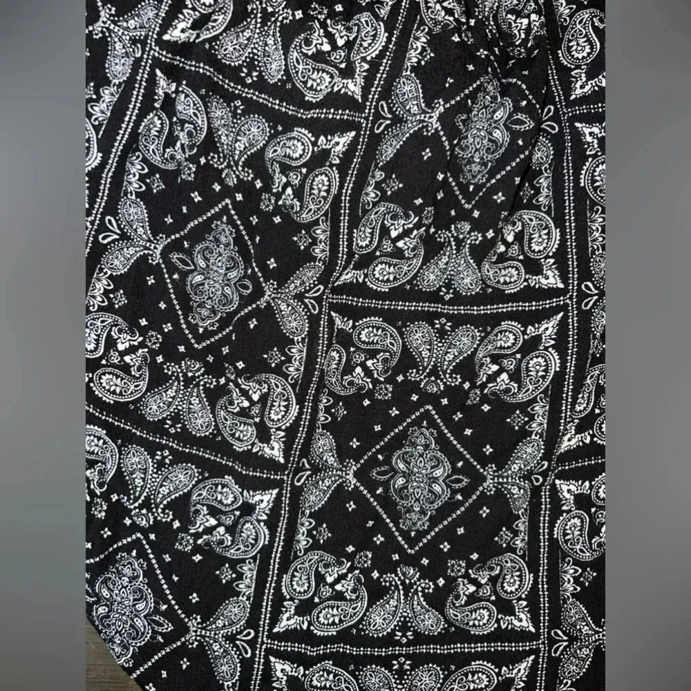 ☀️ Rue21 Adorable‎ Boho Bandana Tie Shirt Size Medium - Image 8