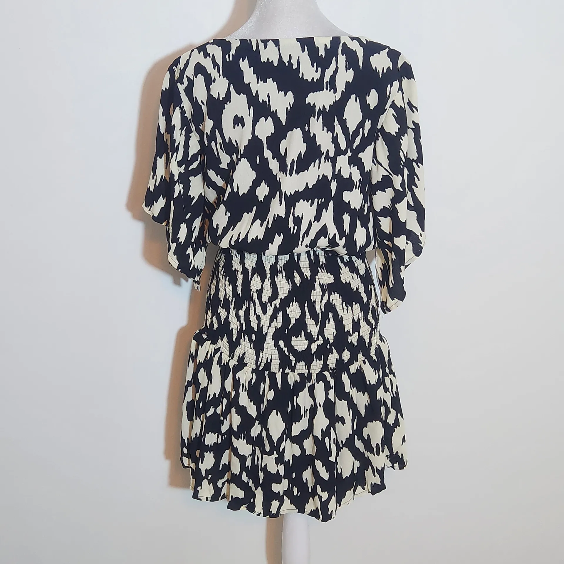 Macaron Black and Cream Print Blouson Mini Dress with Smocking Size Medium - Image 5