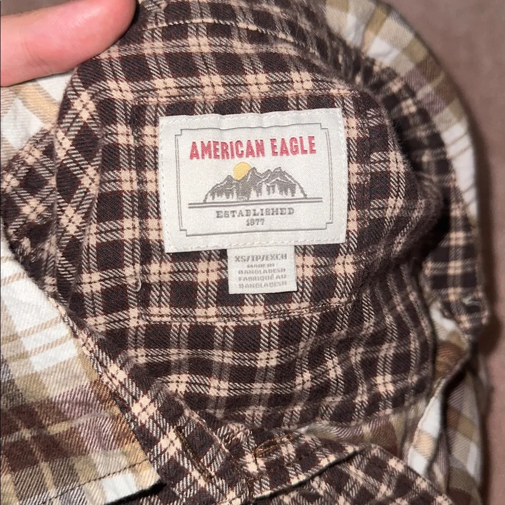 American Eagle Cropped Button Up Plaid Flannel Loose Fitting - Image 5
