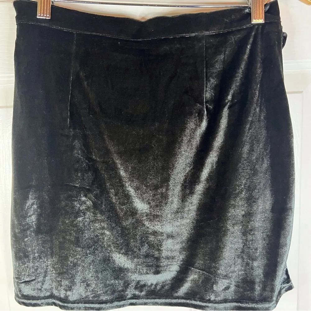 Urban Outfitters‎ Ruched Velour Like Shiny Mini Skirt Size Medium Hipster Witchy - Image 3