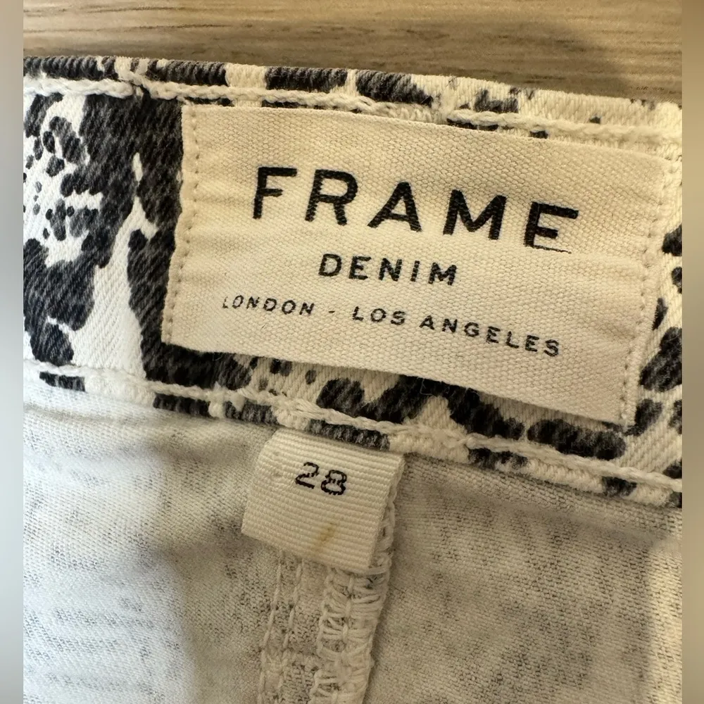 Frame Le Mini Skirt Denim Python Snake‎ Animal Print Grey White Size 28 - Image 6