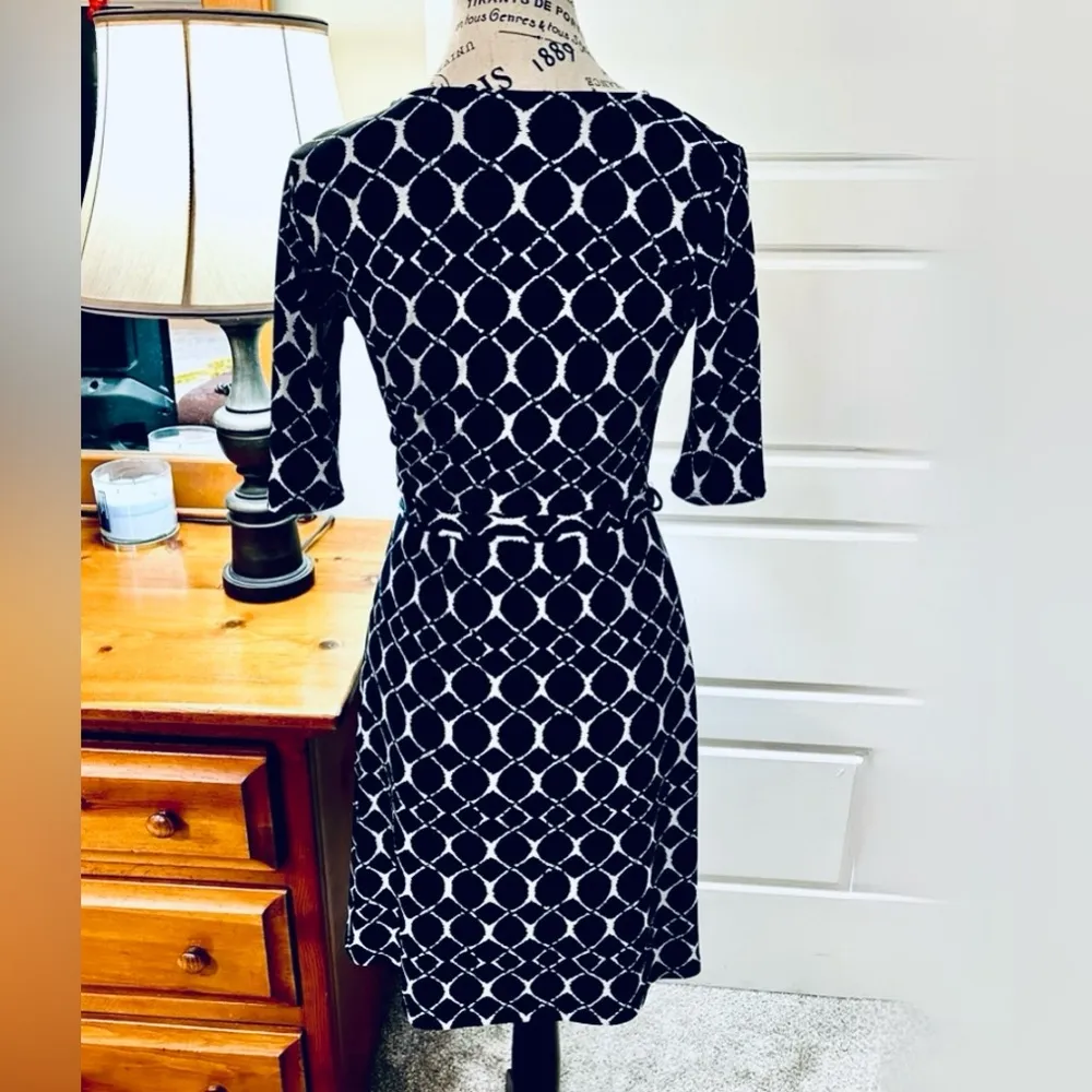 GILLI Trista Faux Wrap Stretch Jersey Knit Knee Length Dress Sz S Blue - Image 6