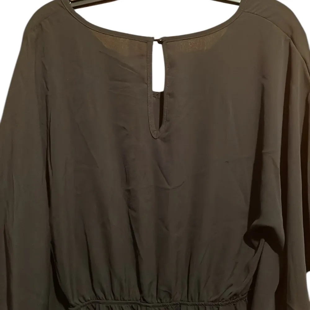 Elegant Black Women's Bat sleeved tie front Romper size small - Image 5