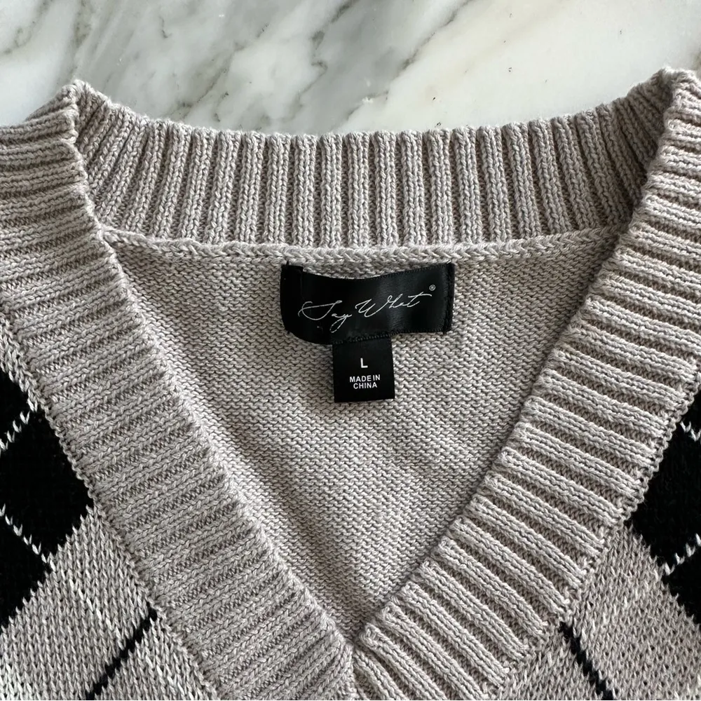 SAY WHAT Gray Combo Argyle V-Neck Vest • Sz L - Image 7