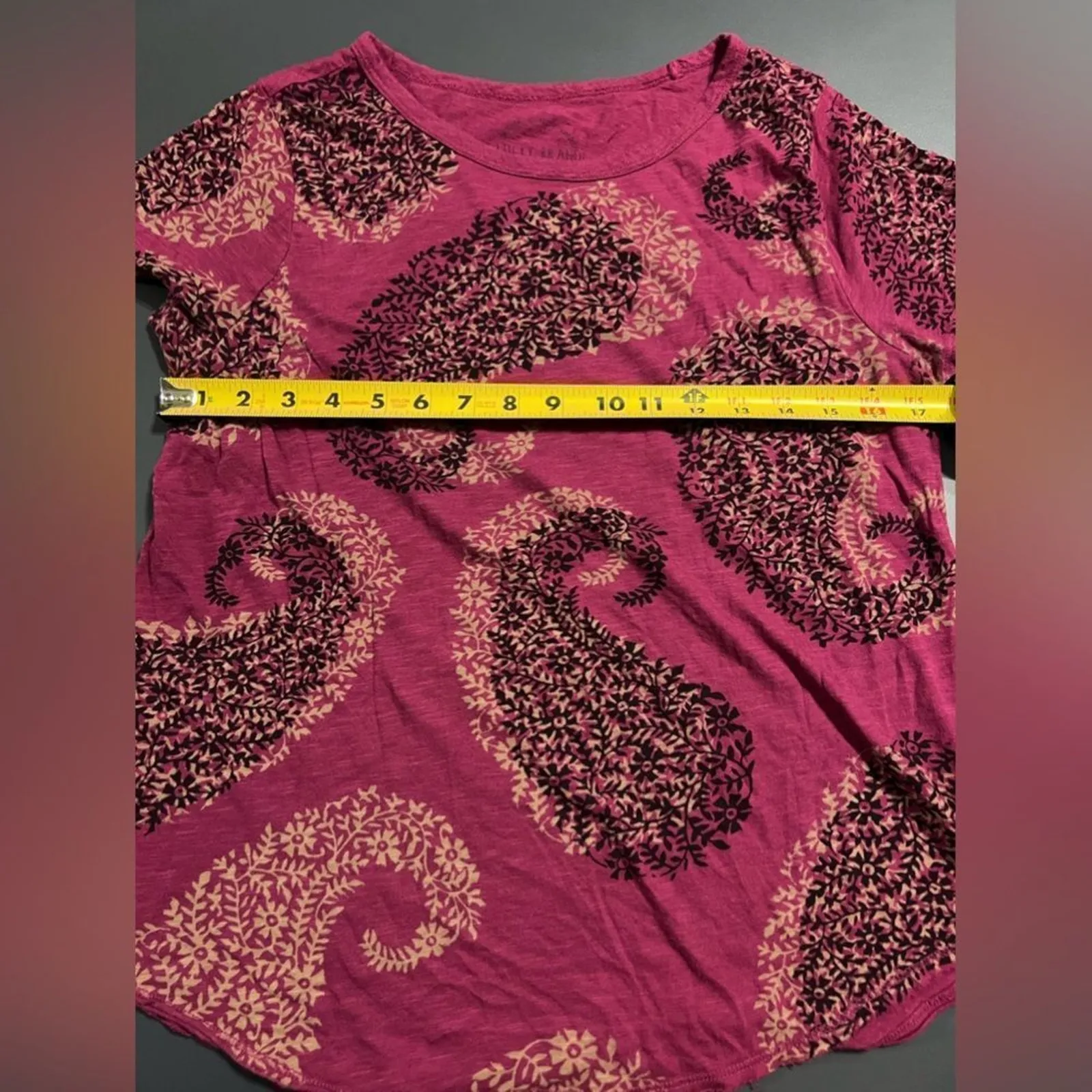 Lucky Brand Shadow Paisley T-shirt Raspberry Sz Medium - Image 8