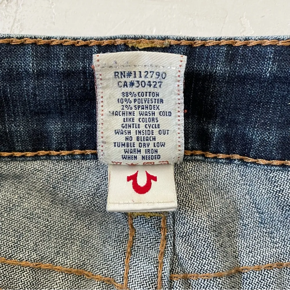 VINTAGE True Religion Pants Womens Blue Denim Flared Dark Wash Low Rise 26 - Image 7