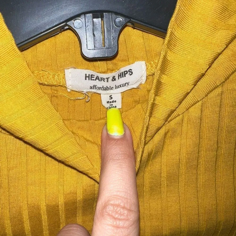 Hearts & hips turtleneck crop top mid sleeve mustard yellow size S - Image 4