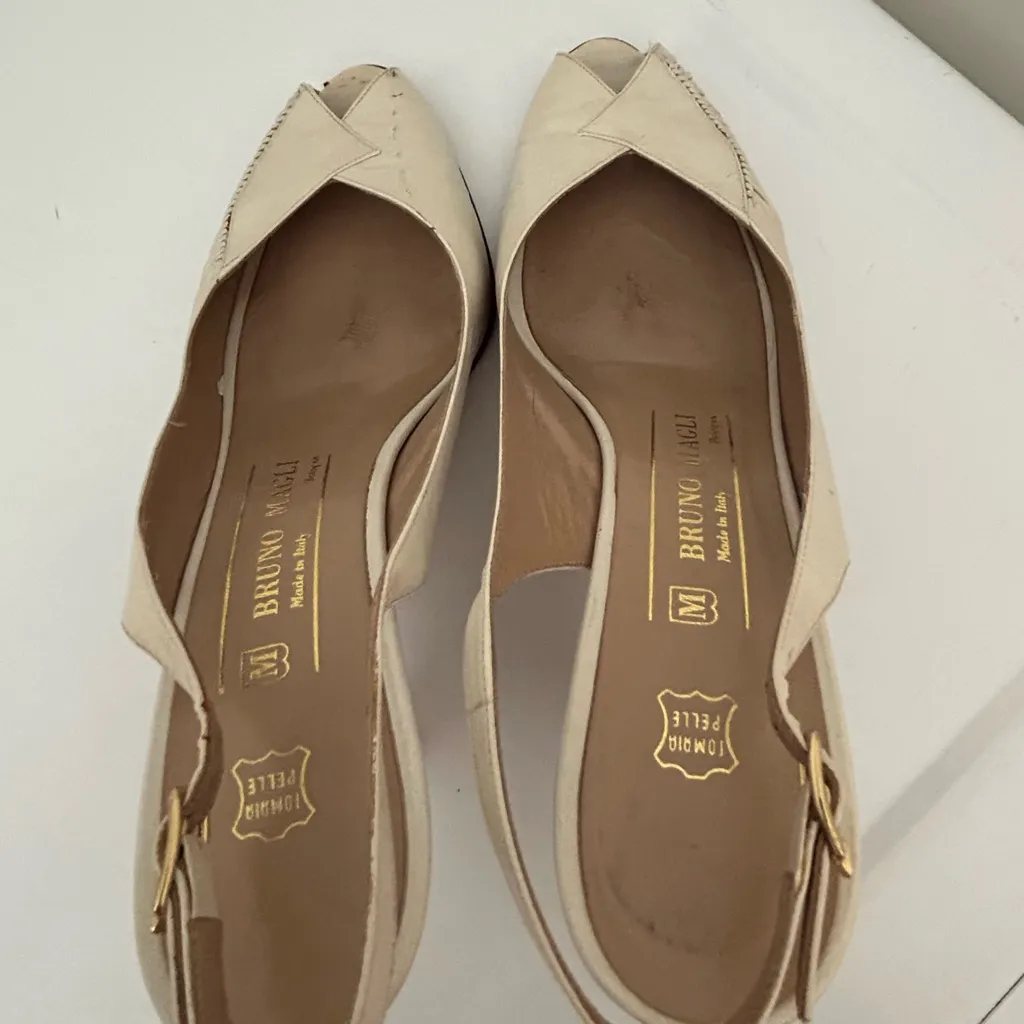 Bruno Magli Peep Toe Slingback Heels Cream Ivory Size 8 AAAA Extra Narrow White - Image 13