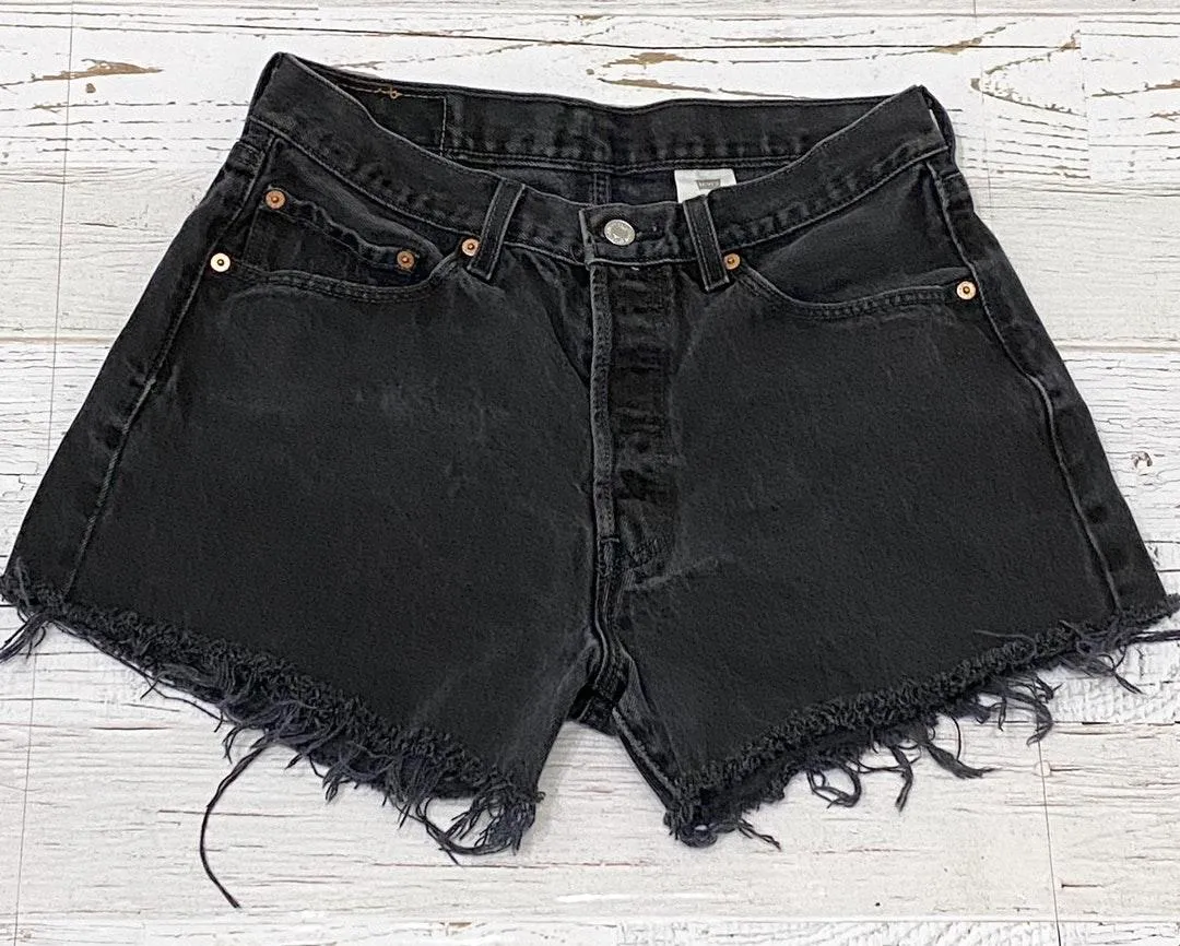 Levi’s 501 Black Denim Cutoff Shorts Waist 32 - Image 3