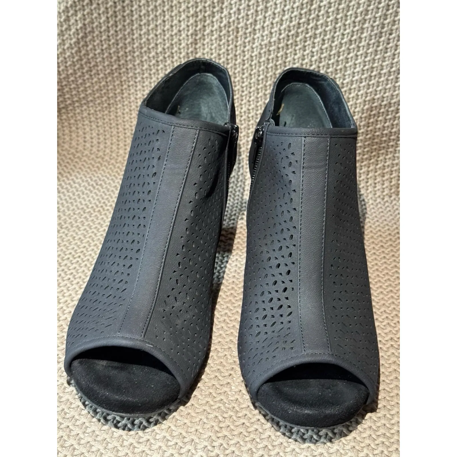 Giani Bernini Angye Black‎ Faux Leather Peep Toe Ankle Booties Women's Size 10 - Image 5