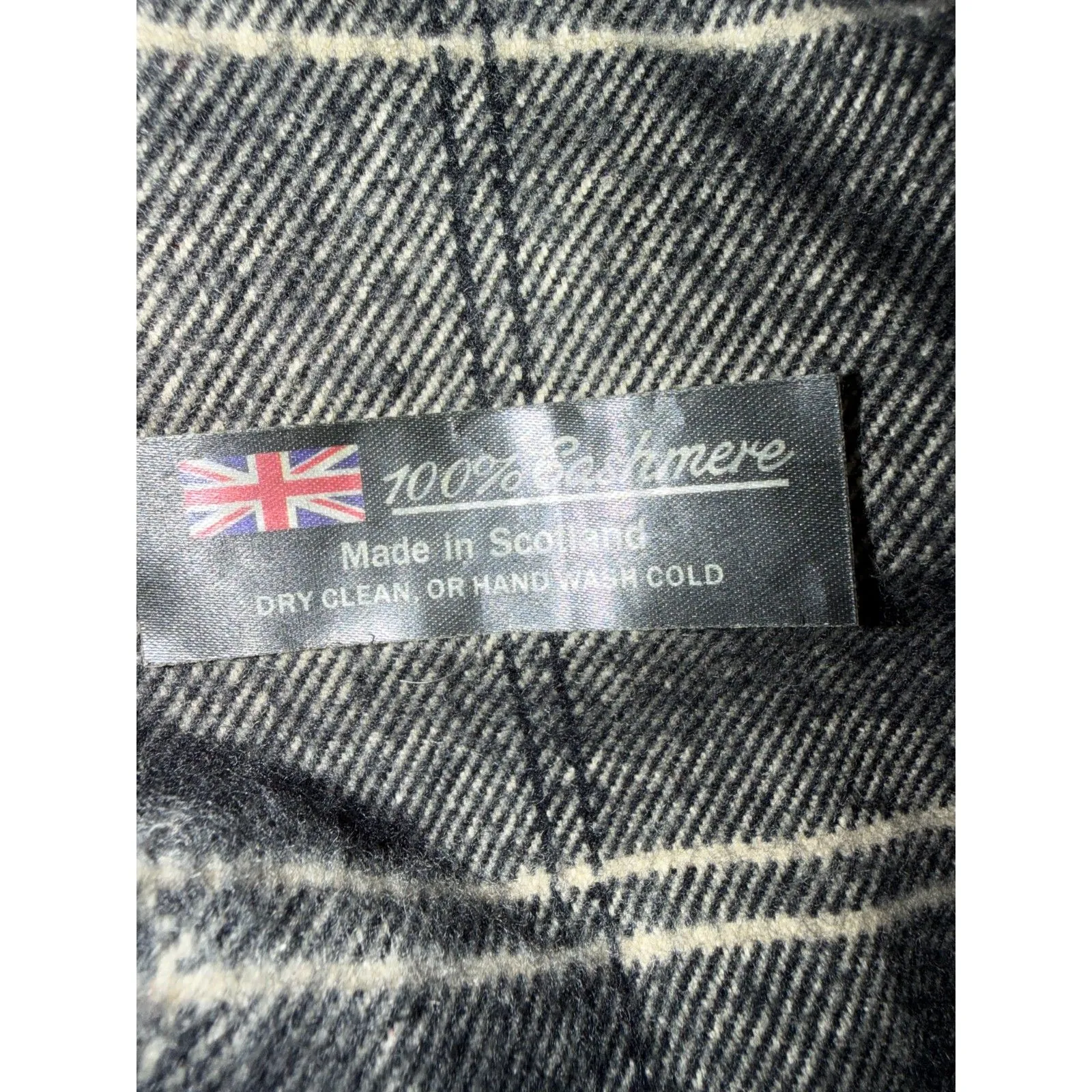 Scotland 100% Cashmere Grey Cream Plaid Fringe Scarf Gray - Image 2