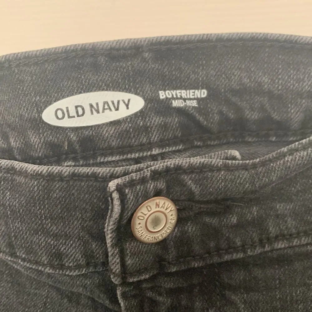 Old Navy Boyfriend Mid-Rise Jeans - Image 3
