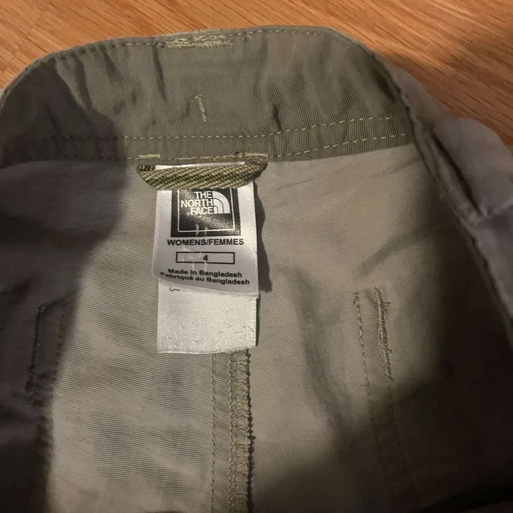The North‎ Face shorts Size 4 - Image 4