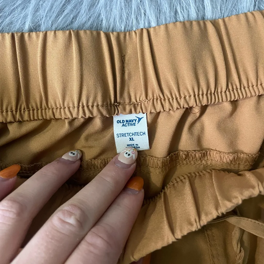 Old Navy Active wear pants - Image 3