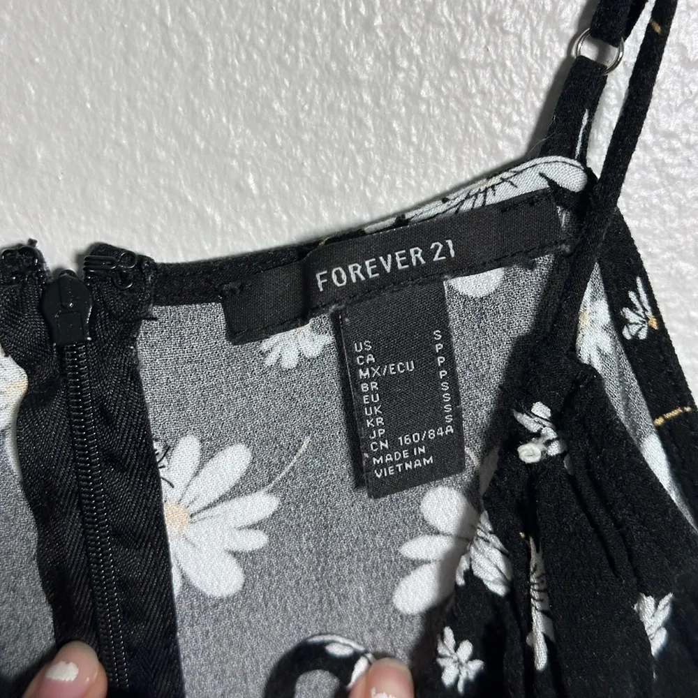 Forever 21 Women Black Floral‎ Dress Size Small. - Image 4