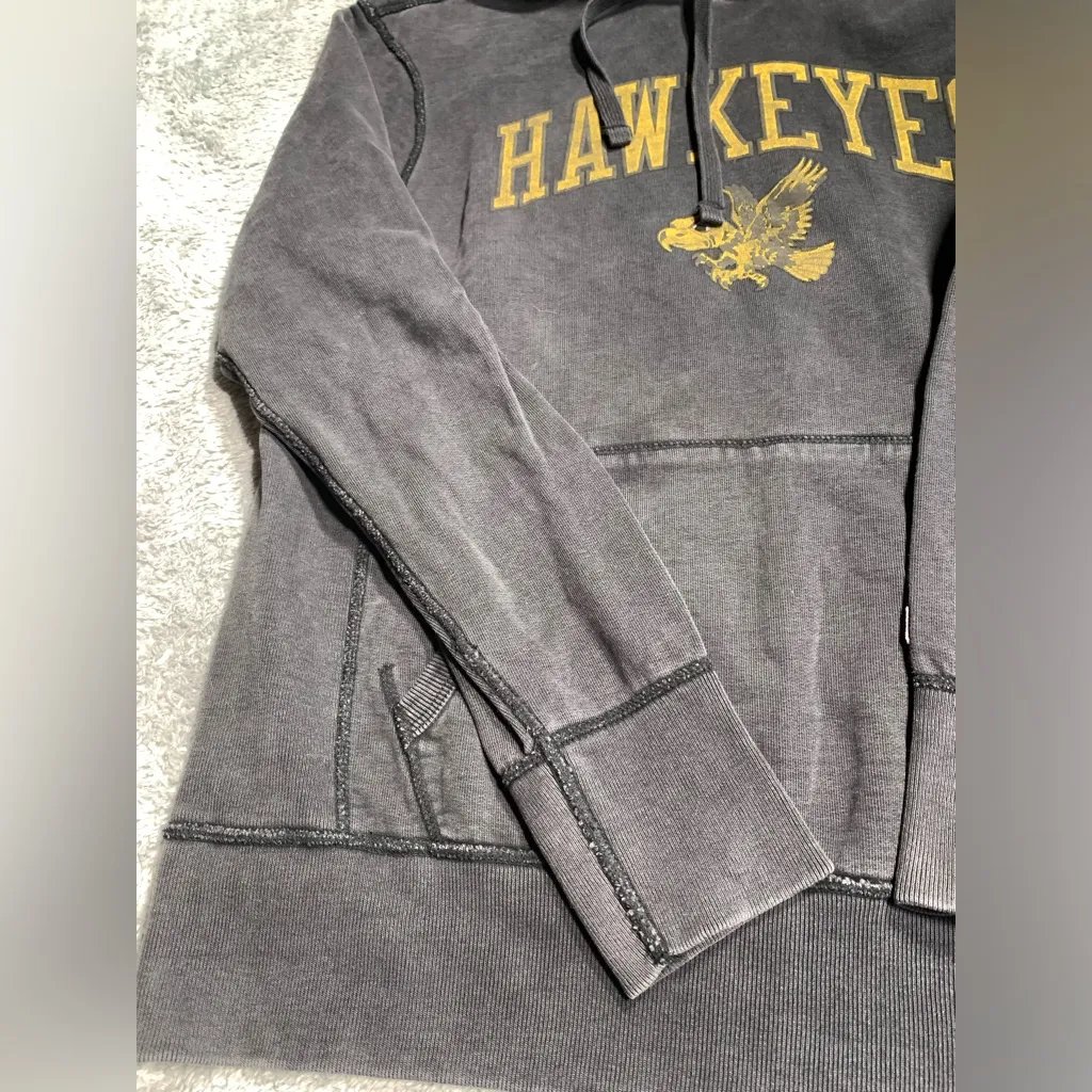 Tailgate Iowa Hawkeyes Hoodie medium American eagle - Image 3