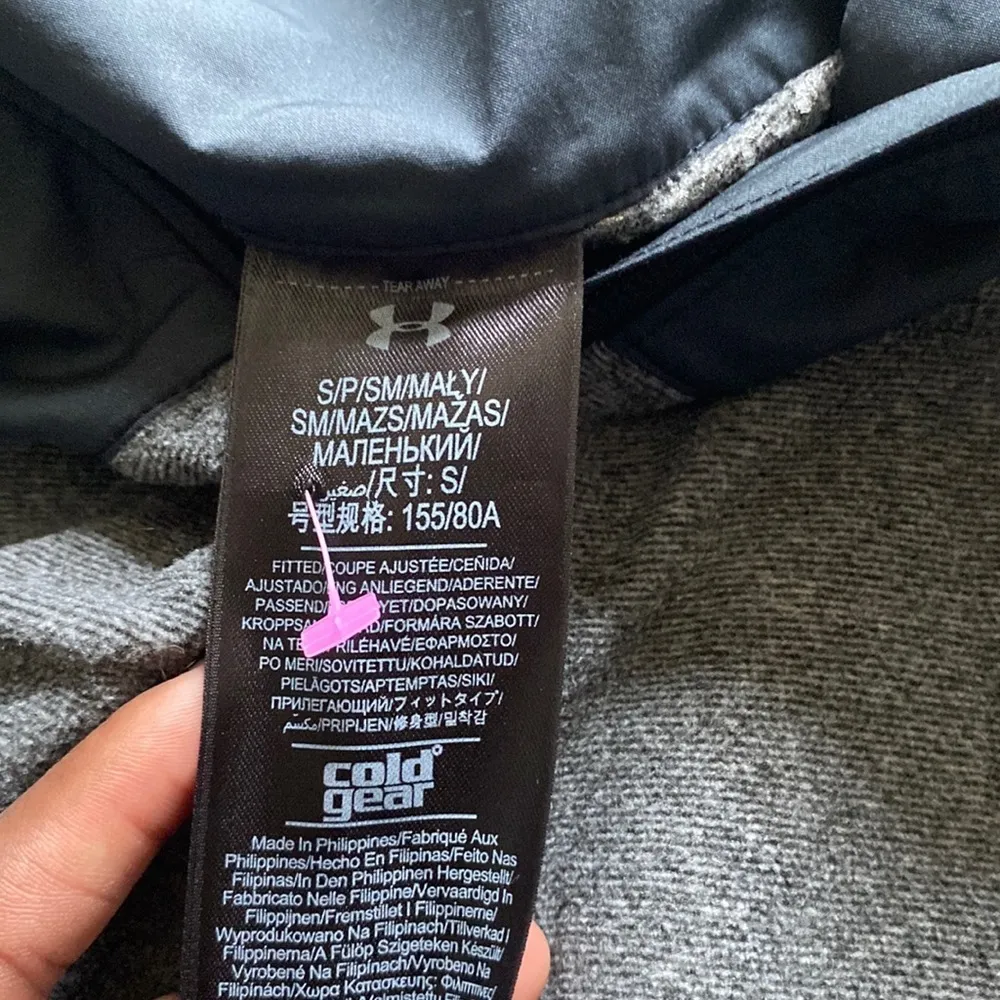 Under Armour Running Vest SIZE S - Image 3