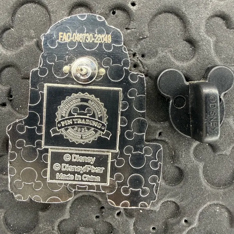 Disney parks Pixar studios UP! Mystery collection Old Carl 2021 trading pin - Image 2