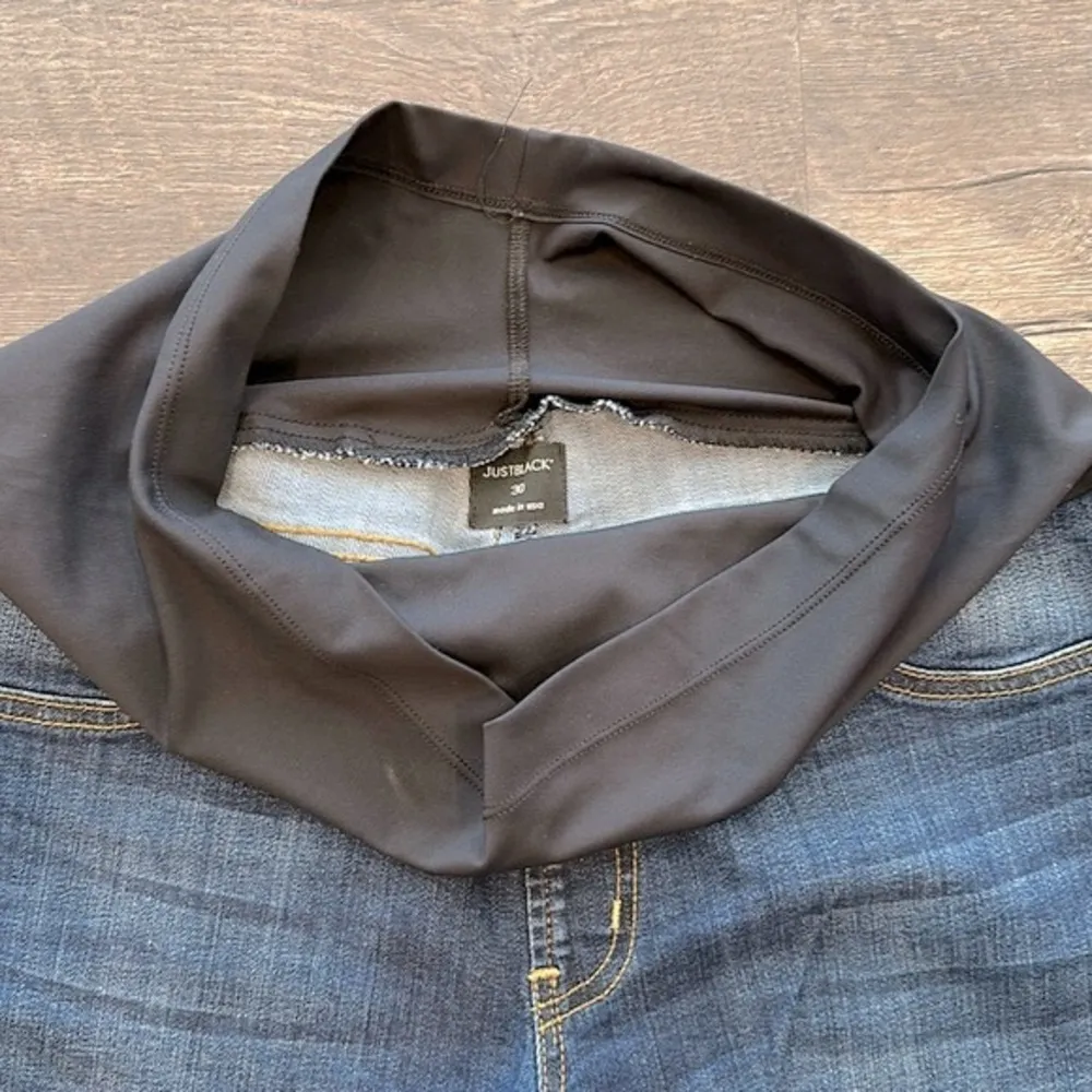 Just Black Denim size 30 Romeo Maternity Frayed Cuff Denim Short - Image 4