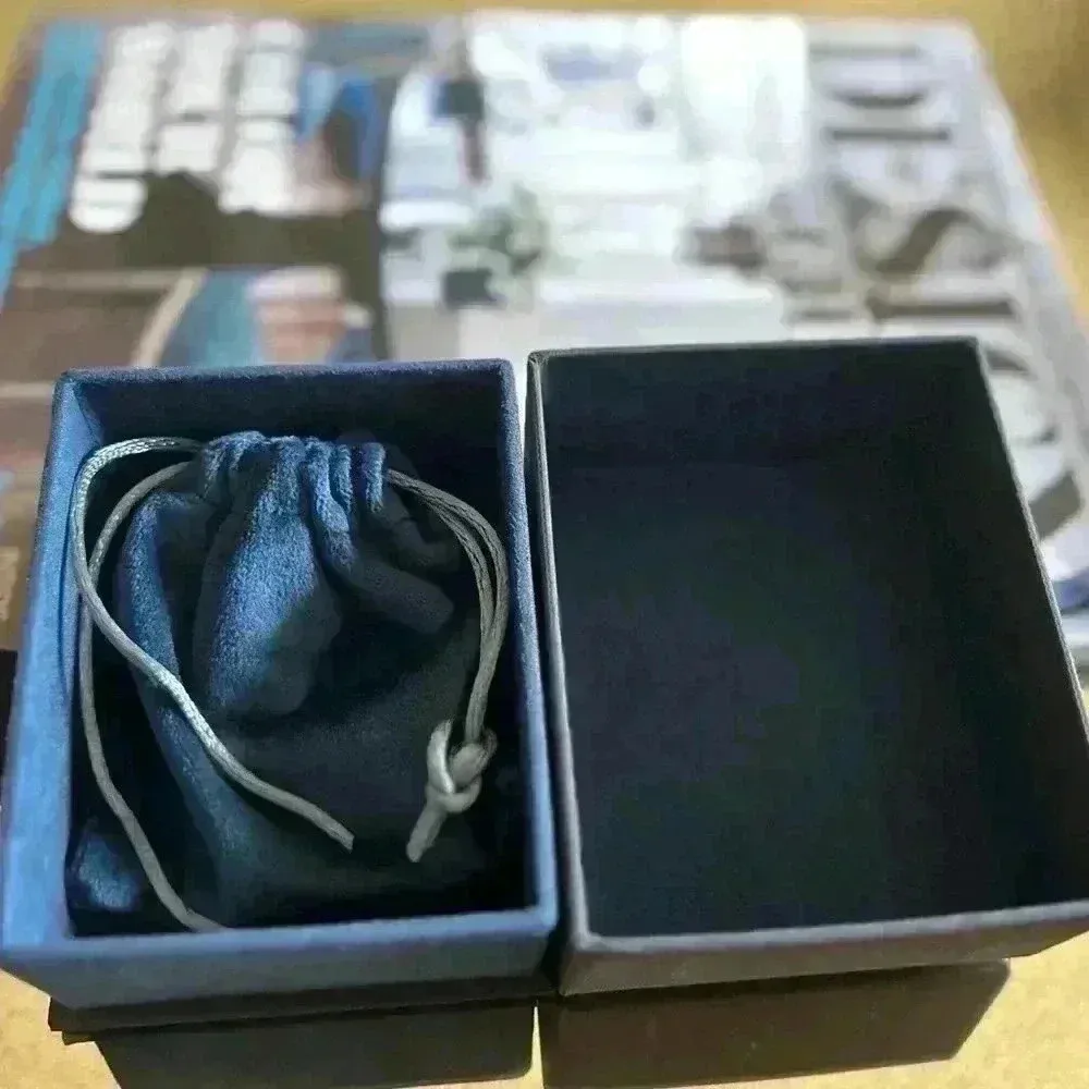 HiPeach Maple Leaf Painting Earring Gold - Image 4