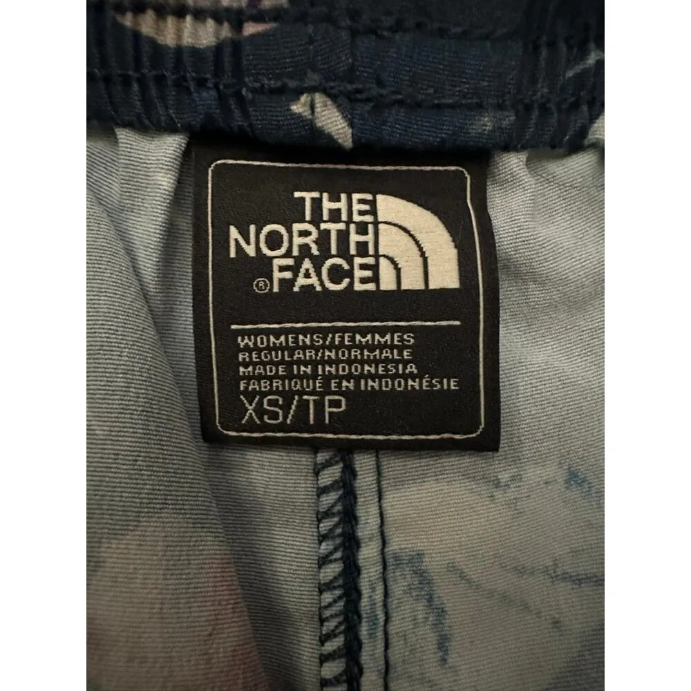 The North Face Classic V Shorts in Blue Wing Teal Leaf Print XS - Image 4