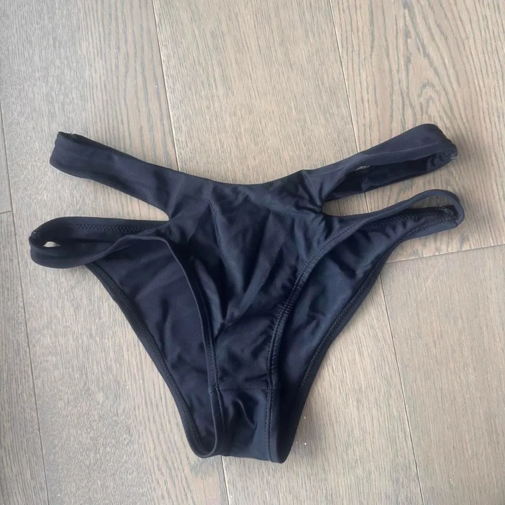 NWOT Black cut out bikini bottoms - Image 2