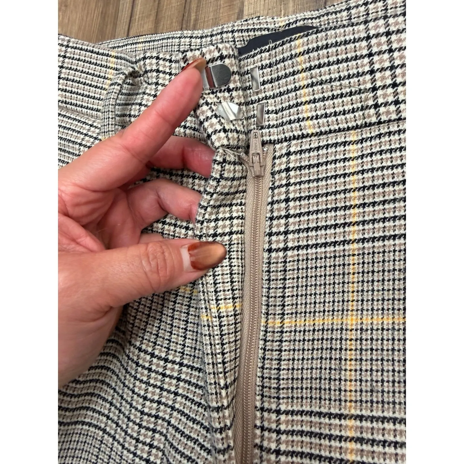 Ann Taylor Plaid Ankle Pants Women Size 14 Beige Black Career Stretch - Image 7