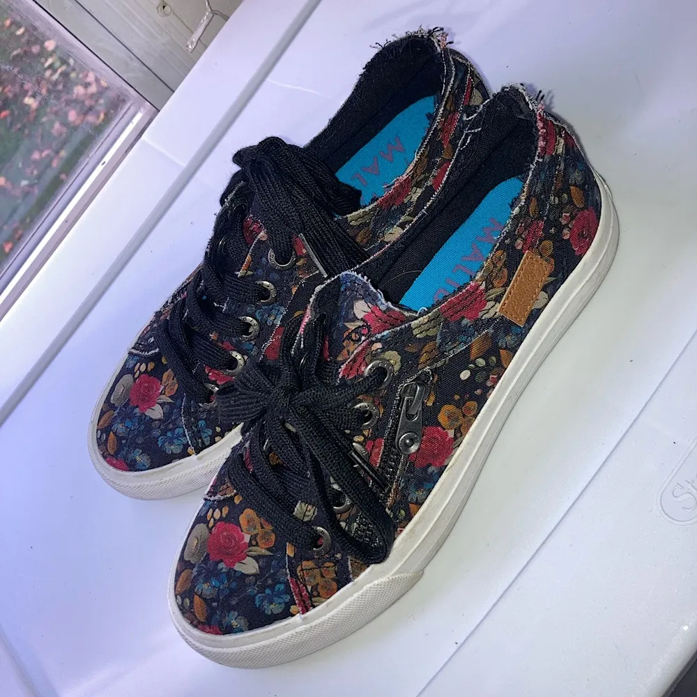 Floral Slip On Shoes Red Size 8 - Image 4