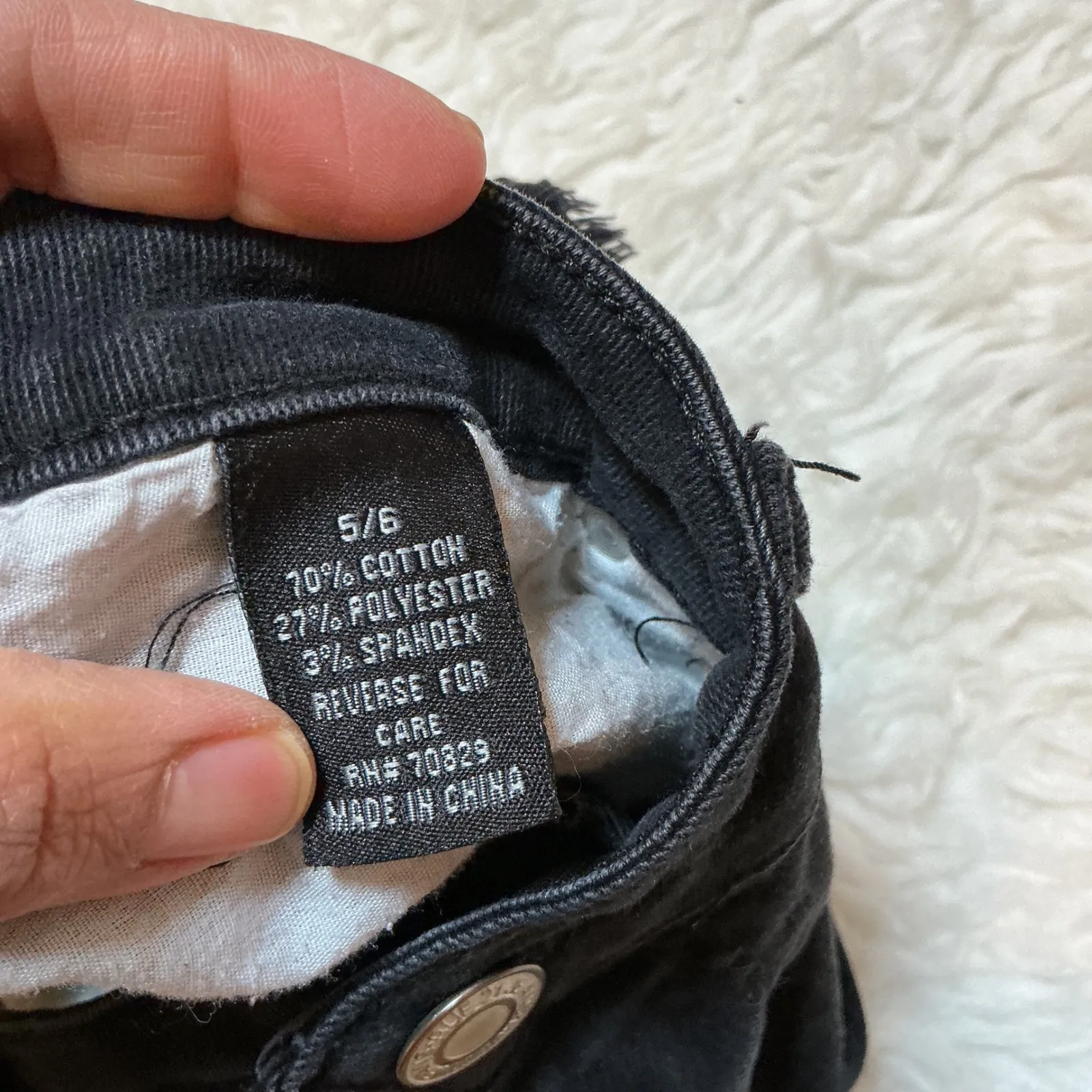 Rue 21 Black Denim Cutoff Shorts Sequin Embellished Distressed Frayed Size 5 6 - Image 4