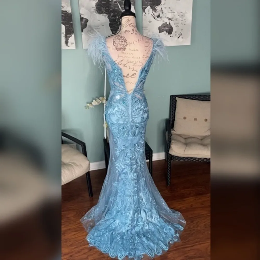 Light blue sparkly feather evening gown, formal dress, or pageant dress Size 0 - Image 4
