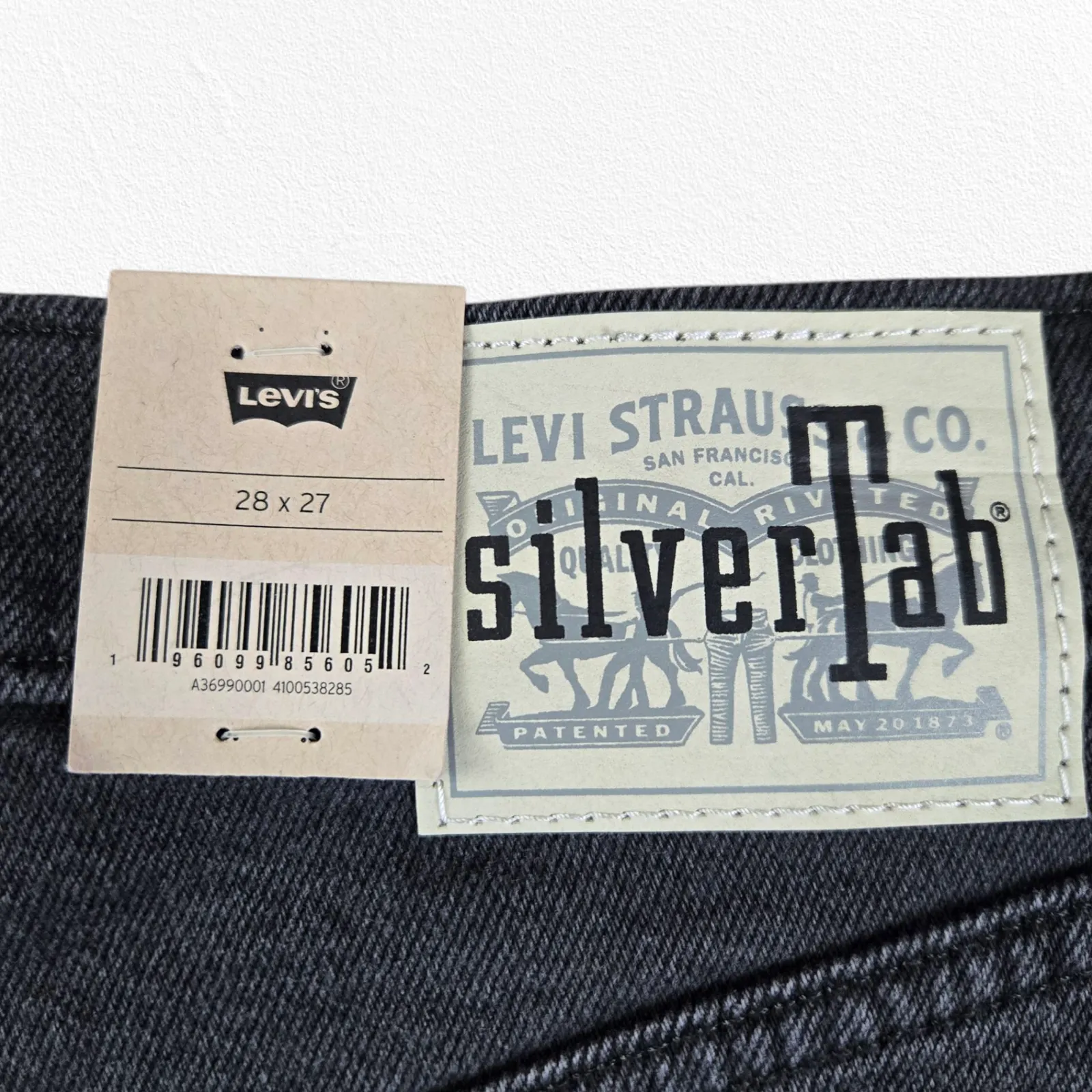 Levi's SilverTab Black Wash High Waisted Tapered Straight Leg Mom Jeans Size 28 - Image 13