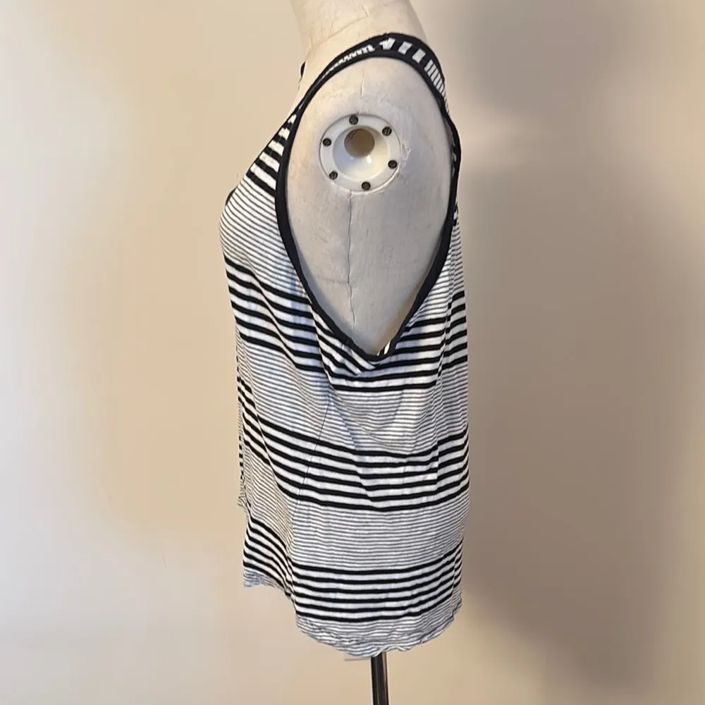 Banana Republic Sleeveless Black and White Tank Top - Image 3