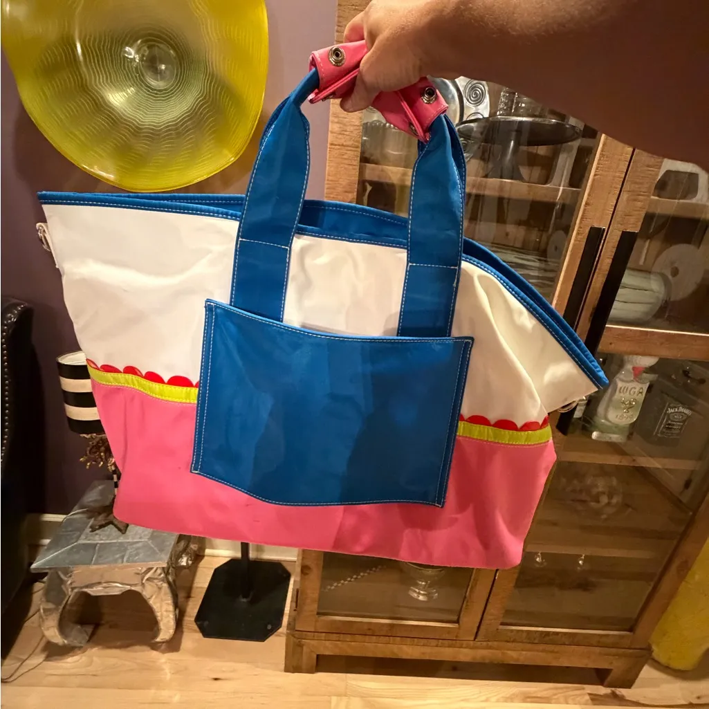 Packed Party - Image 2