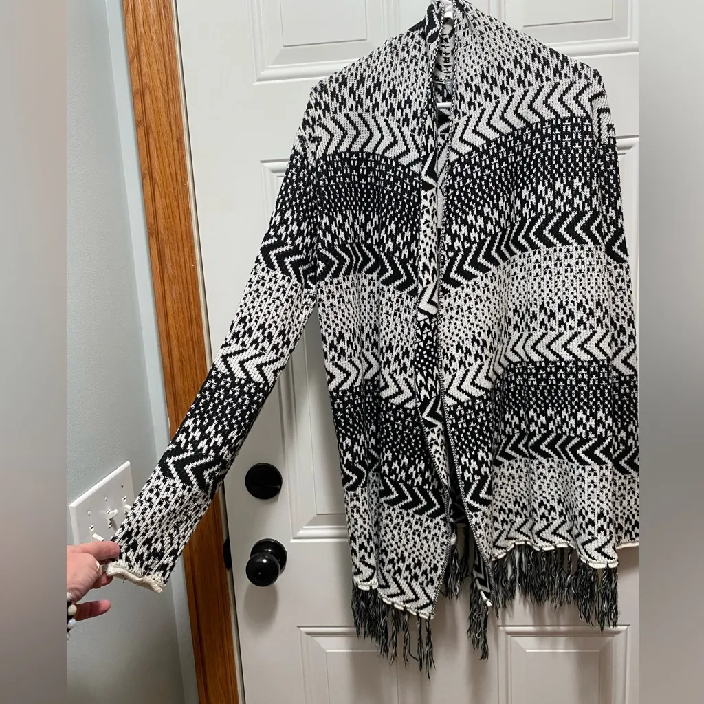 Rip Curl Monochrome Zigzag Fringe Oversized Cardigan Medium - Image 6