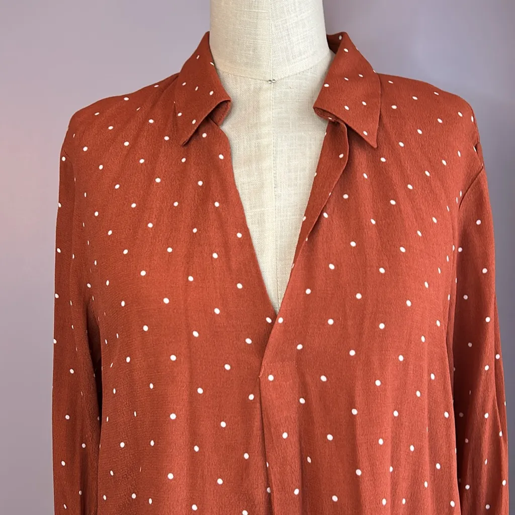 Forever 21 rust and white polka dot pull over long sleeve blouse with collar M - Image 3