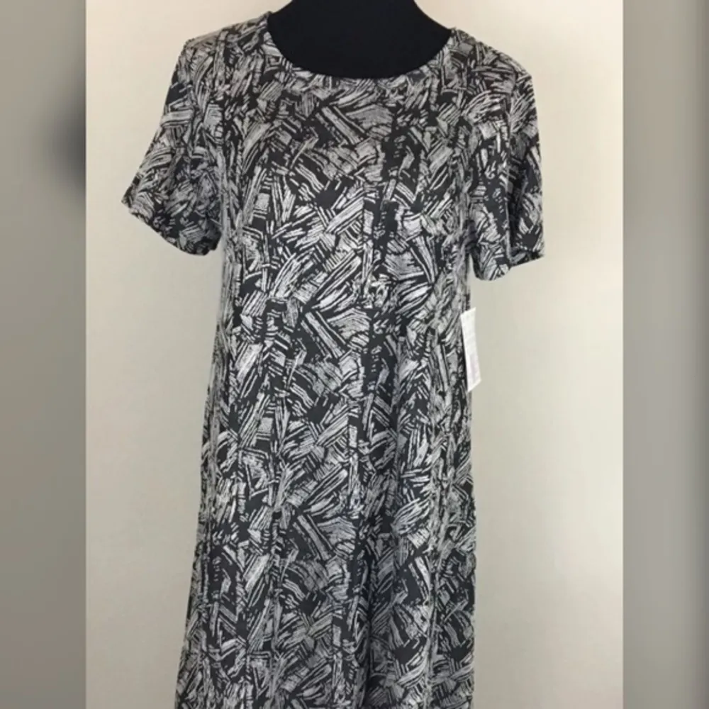 Women's Lularoe Black White Carly Hi-Low Dress Size Medium EUC #7791 - Image 3