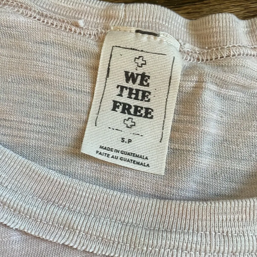 We the Free vintagey pale pink t-shirt sz small - Image 2
