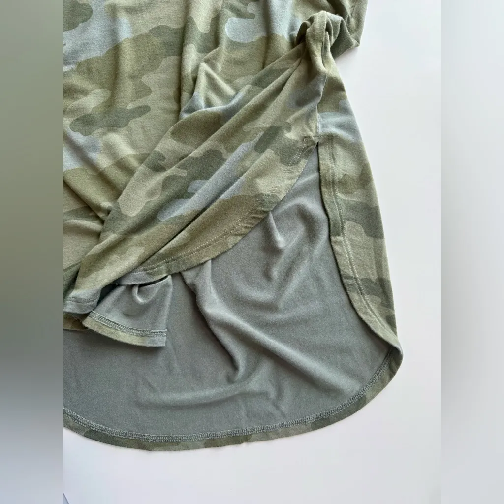 American Eagle Outfitters Soft & Sexy Oversized Camo V-Neck Tee Size S - Image 10