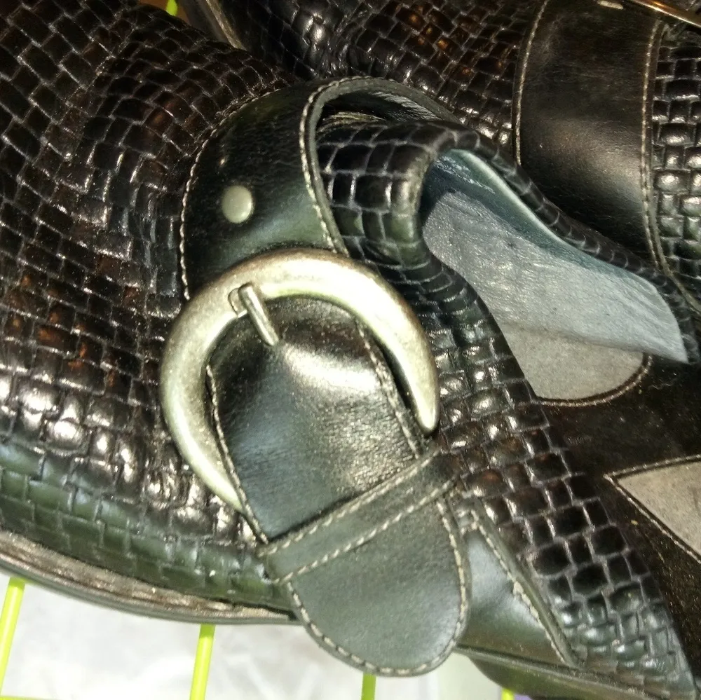 Clarks Artisan 7.5 Black Buckle Clog - Image 5