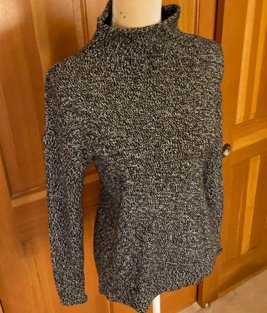 Tahari Turtleneck Sweater.  Size Small - Image 7