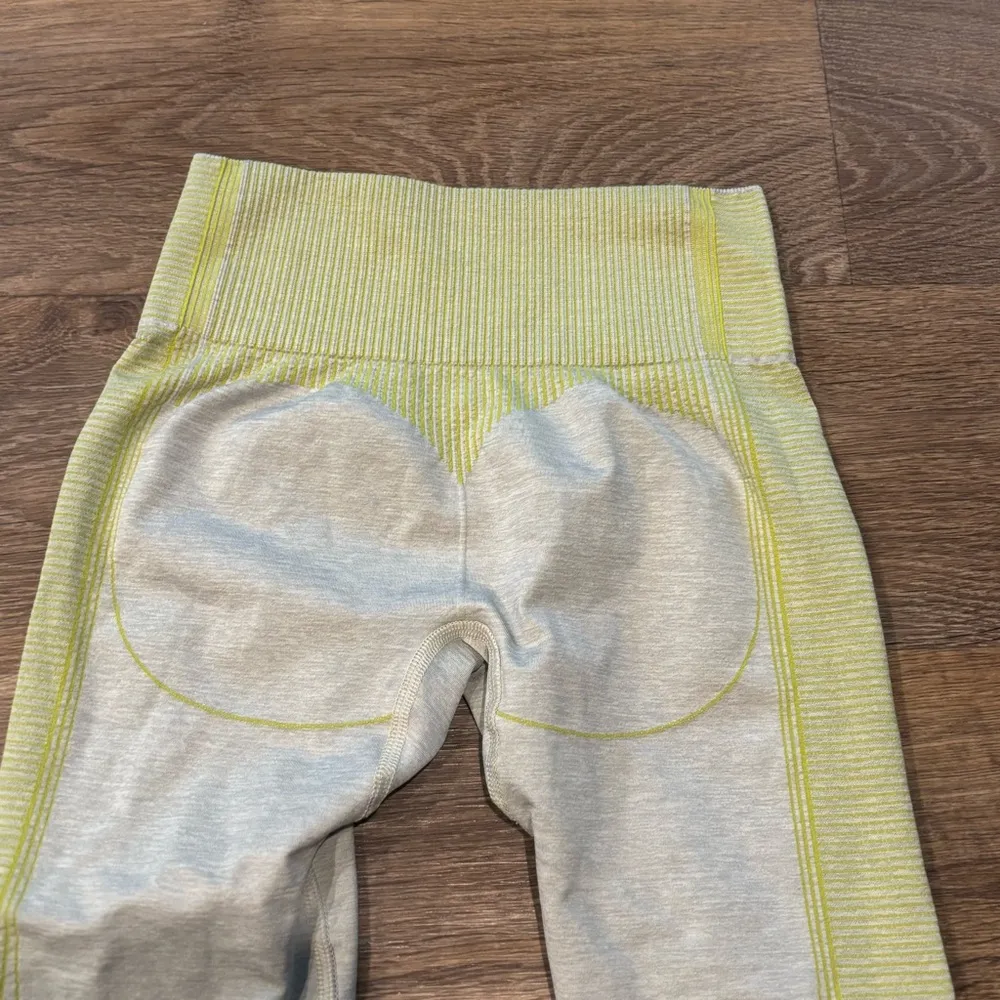 Gymshark - Hyper Amplify Leggings - Light Grey Marl/Lime - Small - Image 4