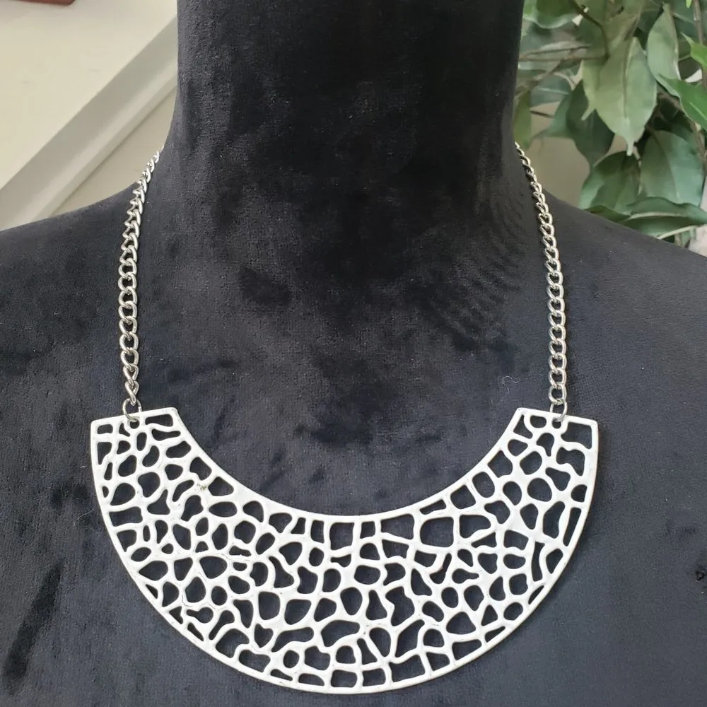 Women's White Geometric Cutout Metal Collar with Silver Chain Necklace - Image 2