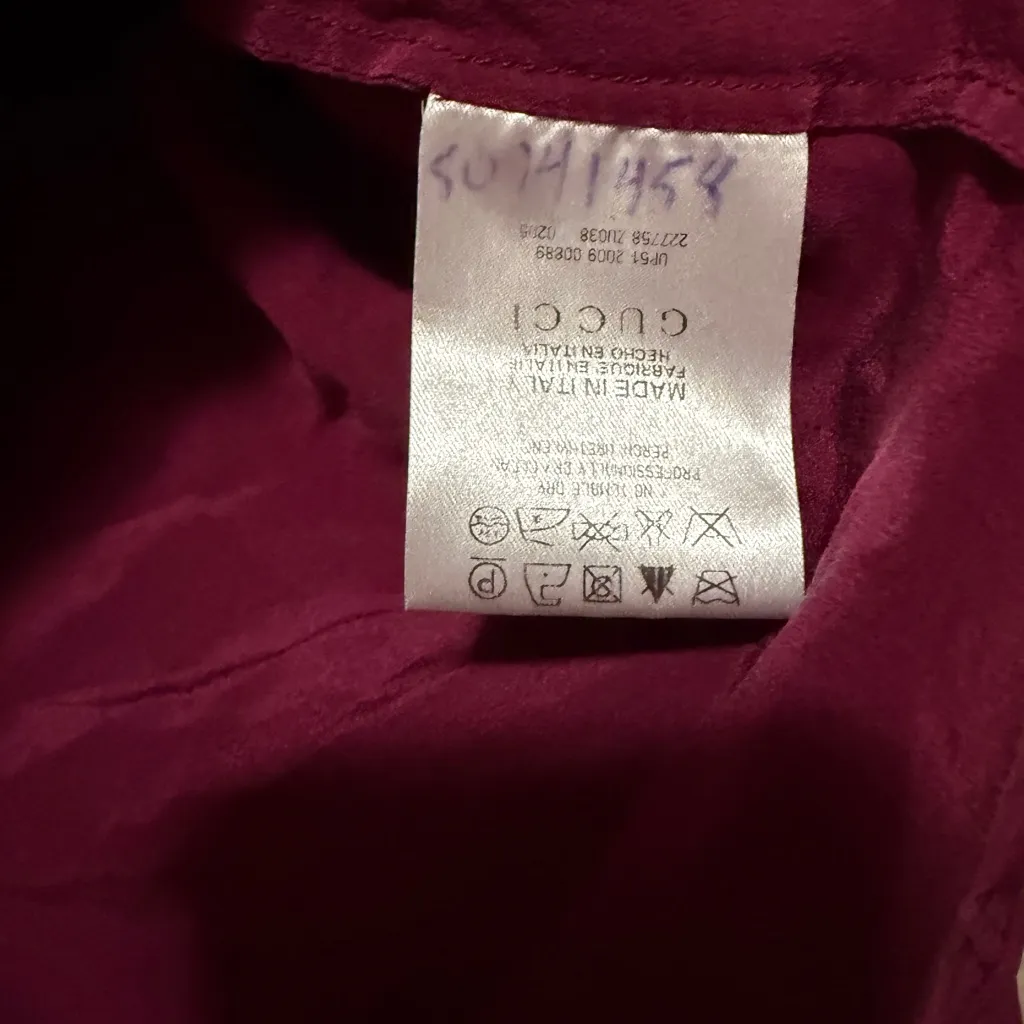 Gucci  Maroon Shirt with Contrasting Black Collar - Image 4