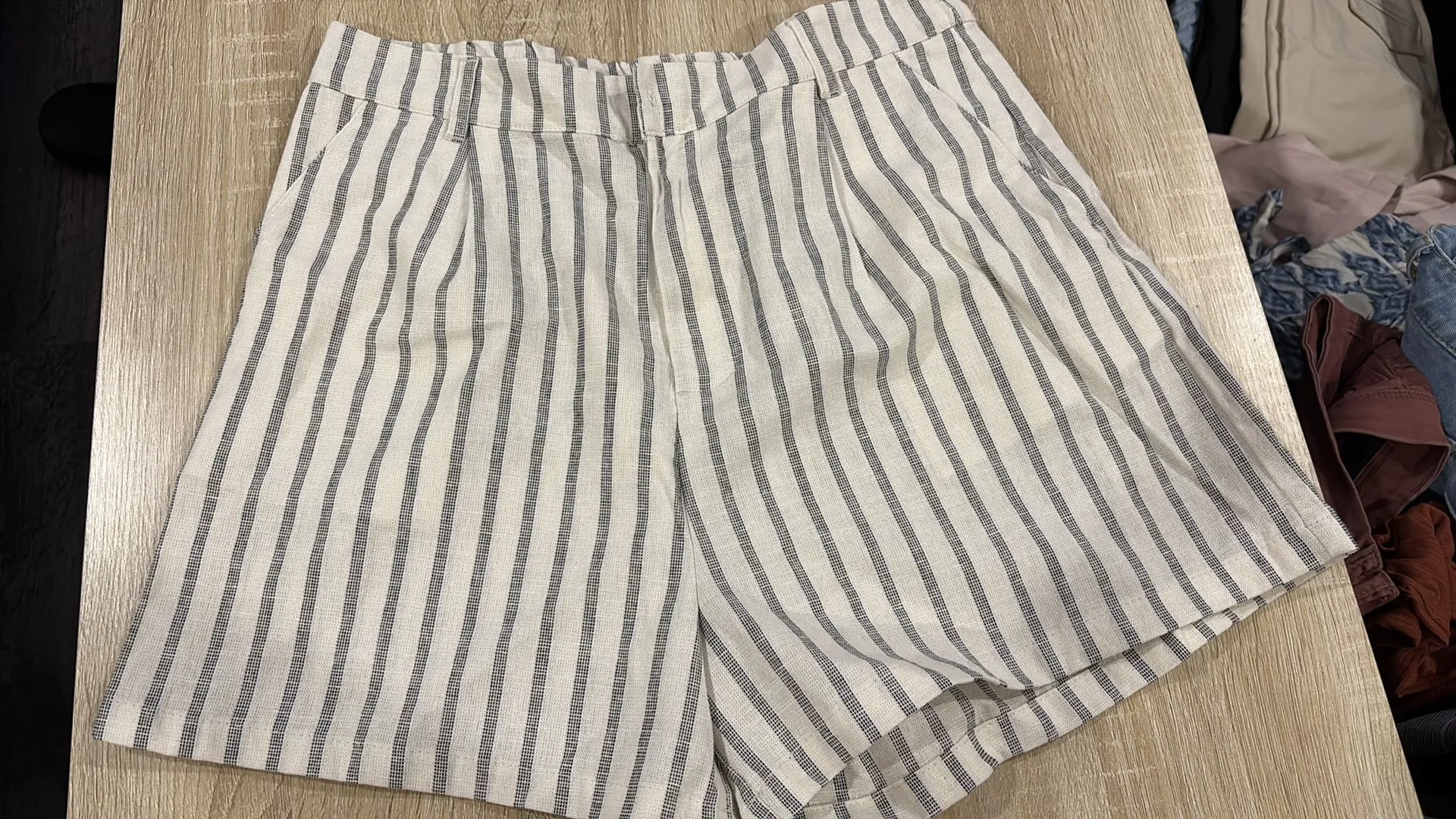 Love Tree Shorts Striped Linen - Image 3