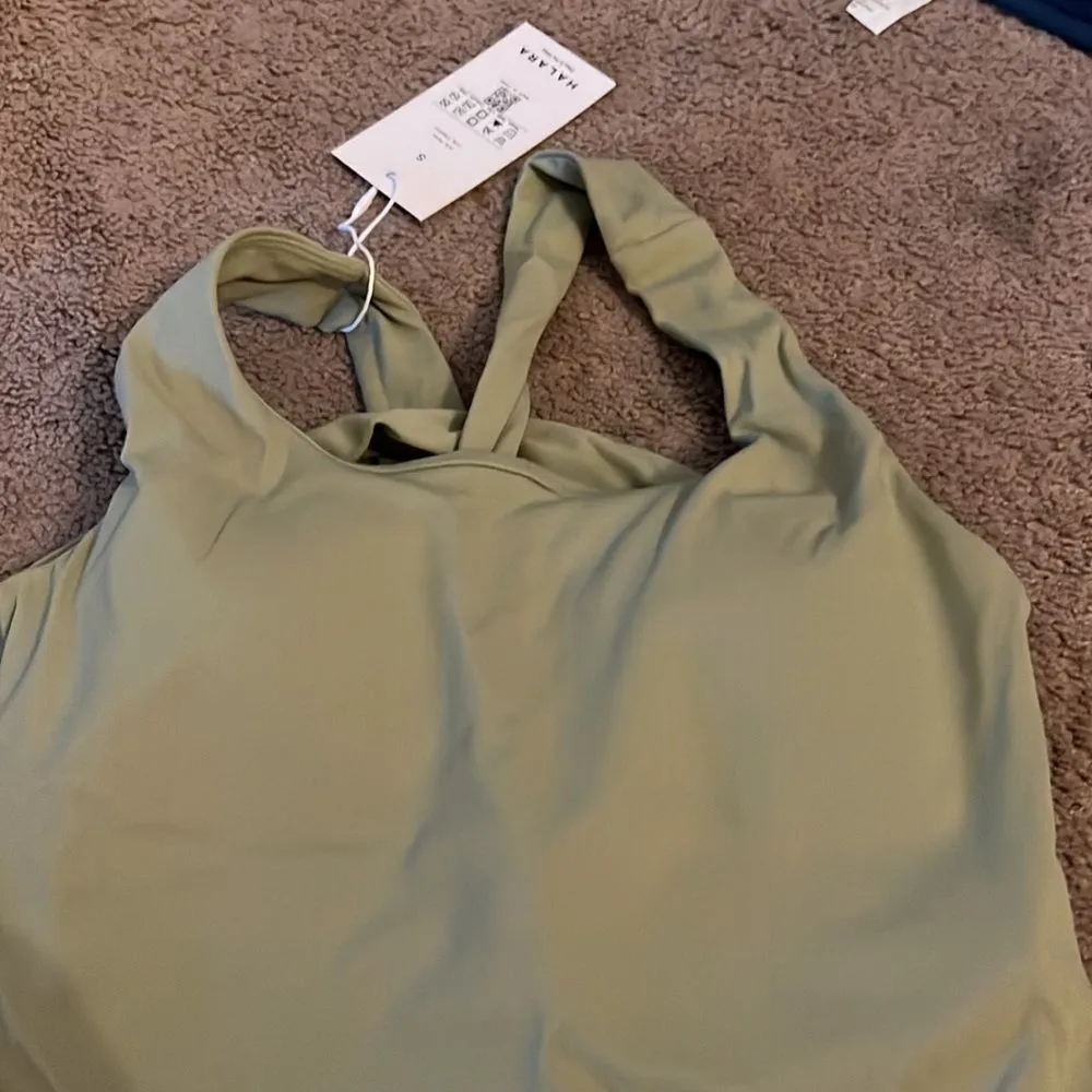 Halara NWT  small green tank top - Image 3