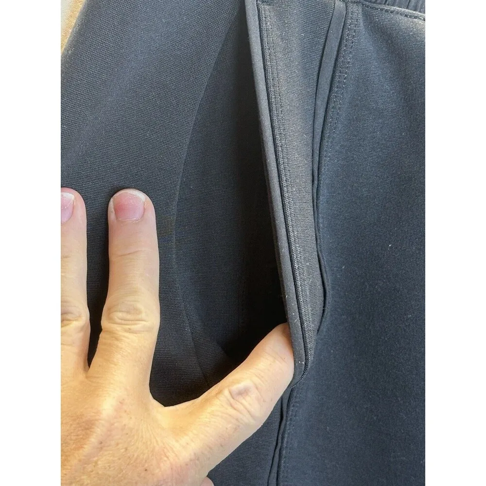 LULULEMON Black Capri Crop Nylon Woman’s Yoga Pants Athleisure Wear Size 6 - Image 2